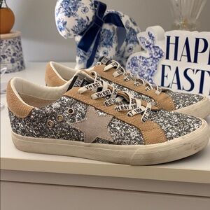 VINTAGE Havana Silver Glitter Sneakers w Tan & Beige Star 🌟